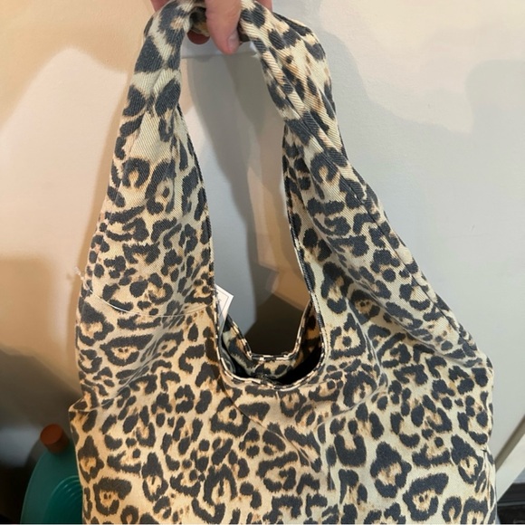 VIRAL No Boundaries Leopard Print Hobo Bag and Pouch with Keychain - Picture 3 of 8